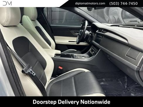 Used 2018 Jaguar XF S RWD image 20