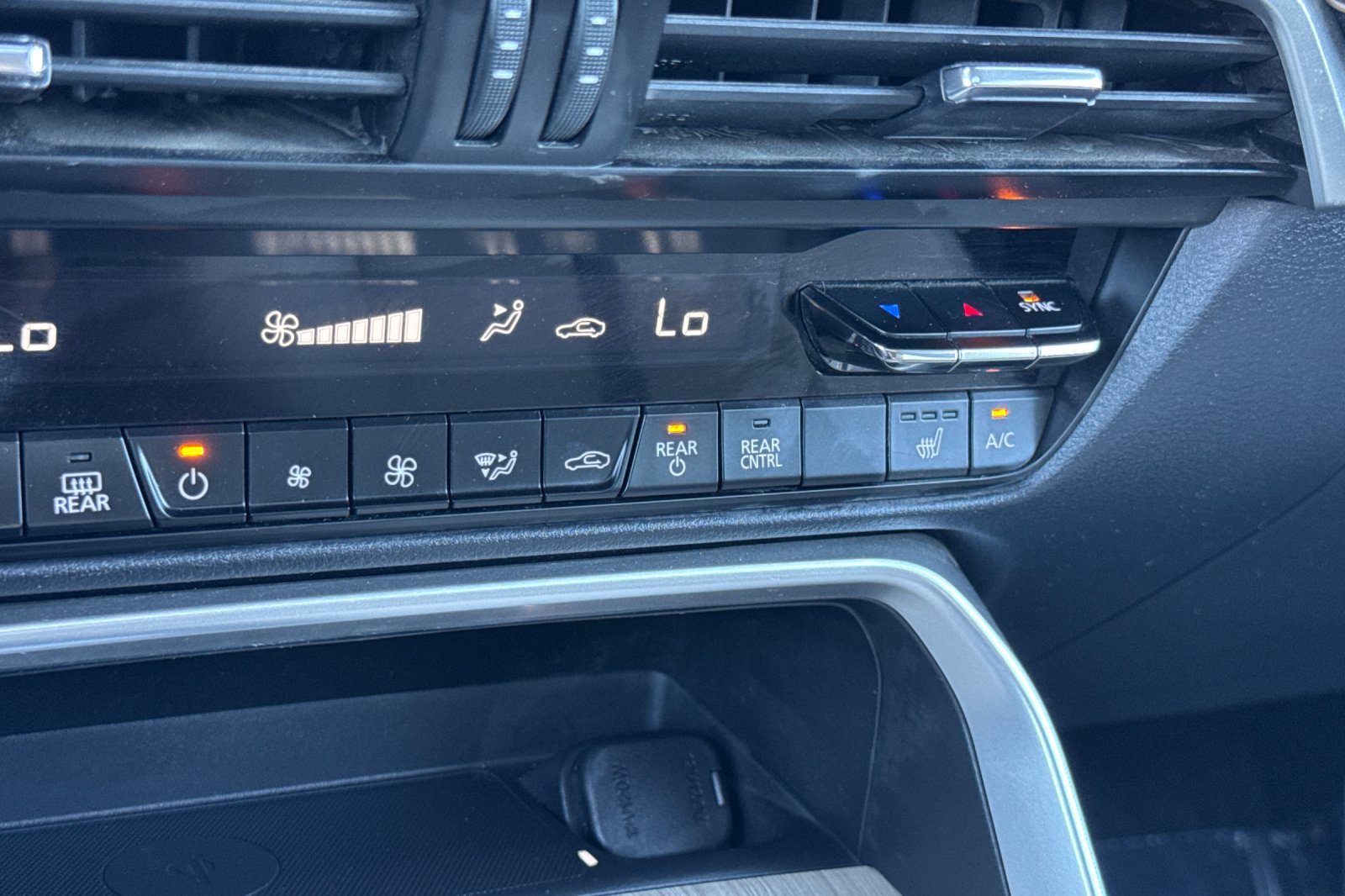 Used 2024 MAZDA CX-90 Plug-In Hybrid w/ Preferred AWD/4WD image 32