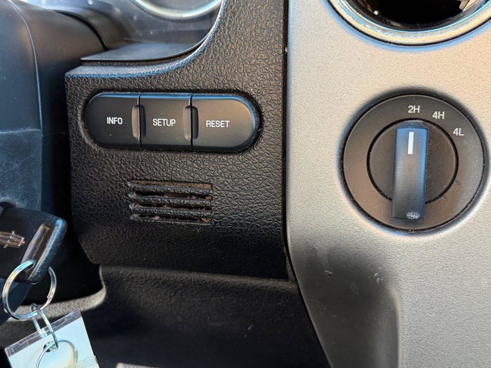 Used 2008 Lincoln Mark LT 4x4 image 30