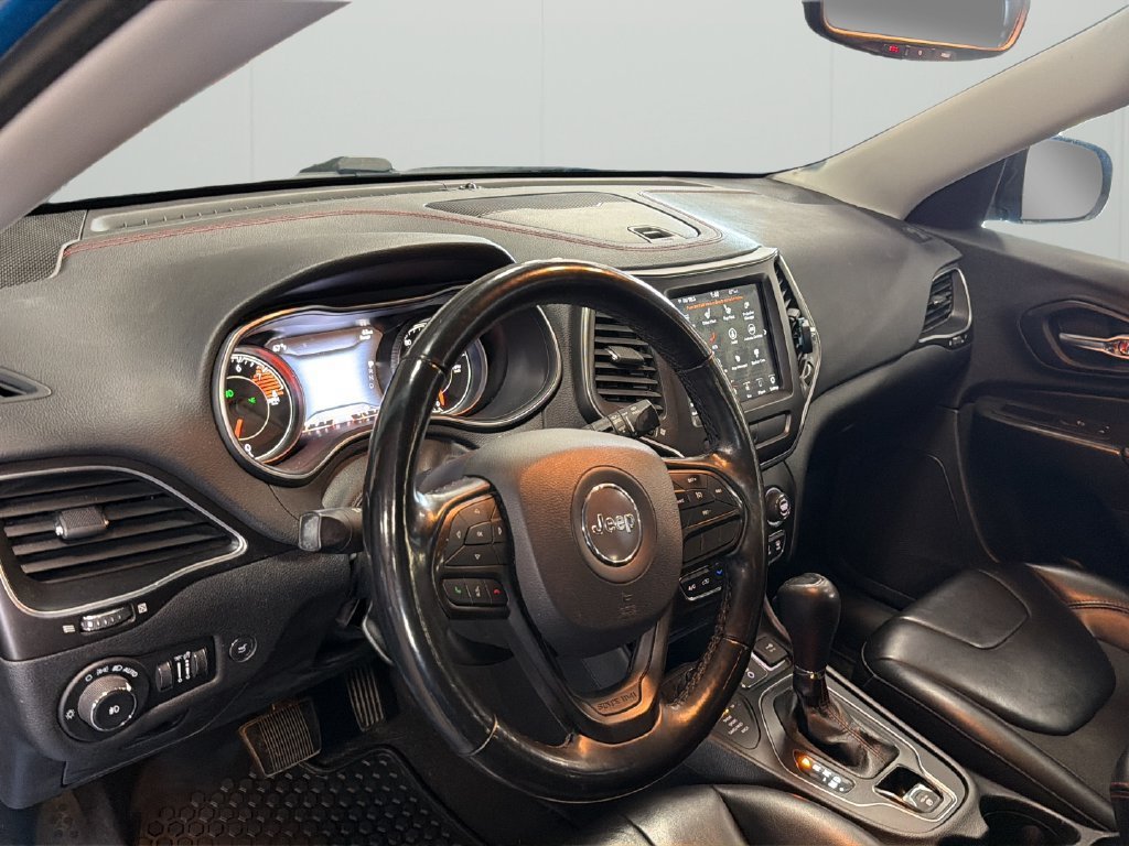Used 2020 Jeep Cherokee Trailhawk w/ Comfort/Convenience Group AWD/4WD image 29