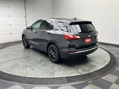 Used 2018 Chevrolet Equinox LT image 2