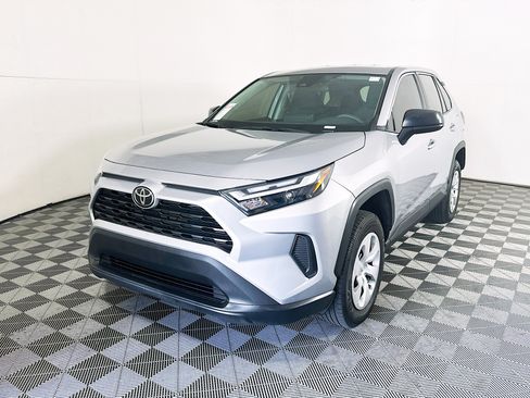 Used 2024 Toyota RAV4 LE FWD image 7