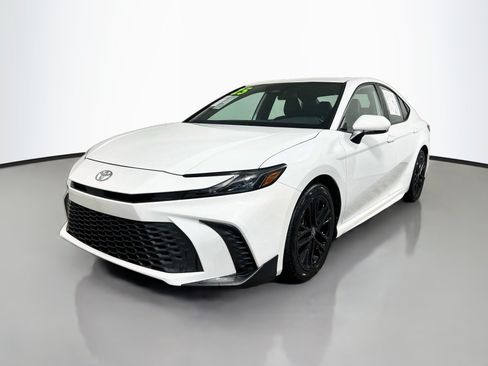 Used 2025 Toyota Camry SE FWD image 10