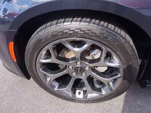 Used 2018 Chrysler 300 S w/ 300S Premium Group RWD image 11
