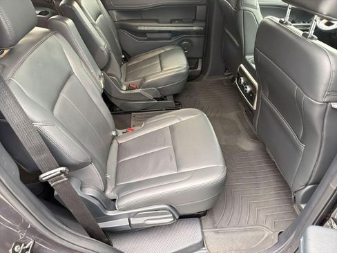 Certified 2024 Ford Expedition XLT RWD image 29