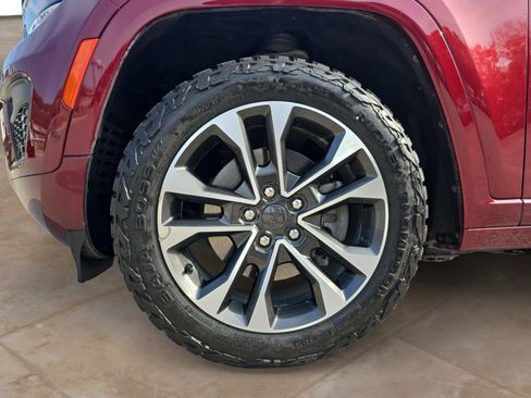 Used 2023 Jeep Grand Cherokee Overland w/ Advanced Protech Group III image 28