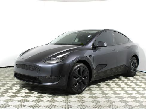 Used 2024 Tesla Model Y 2WD image 29