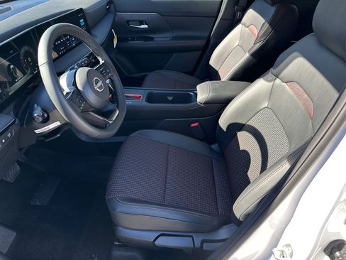 Used 2026 Nissan Kicks SR w/ Illumination Package image 9