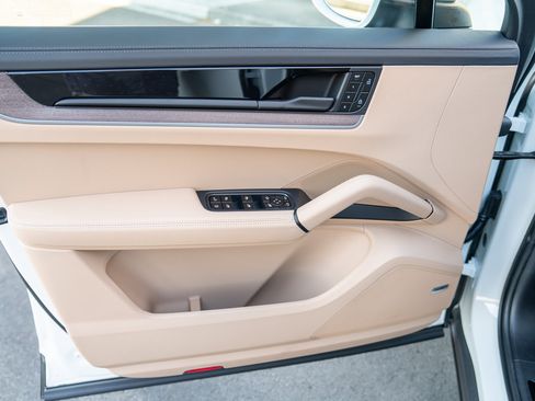 Certified 2025 Porsche Cayenne E-Hybrid Coupe AWD/4WD image 10