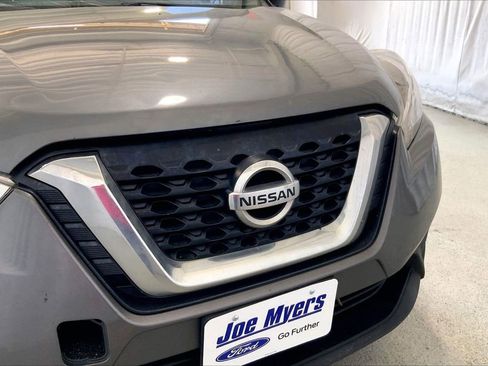Used 2018 Nissan Kicks S FWD image 7