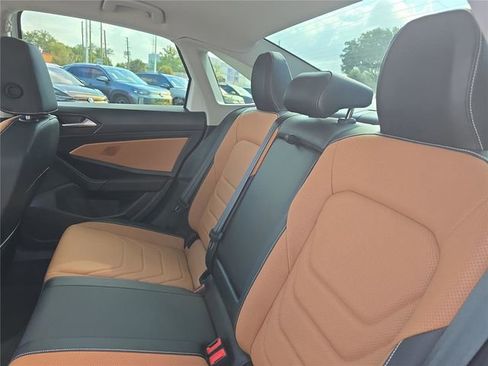 Used 2024 Volkswagen Jetta SEL FWD image 10