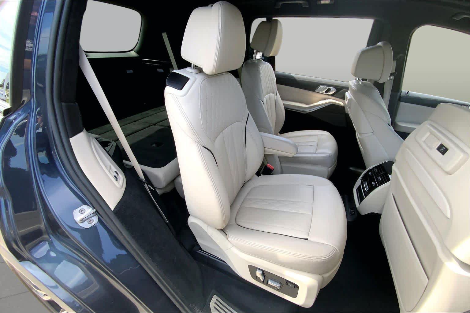 Used 2020 BMW X7 xDrive40i w/ M Sport Package AWD/4WD image 18