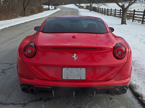 Used 2015 Ferrari California T image 6