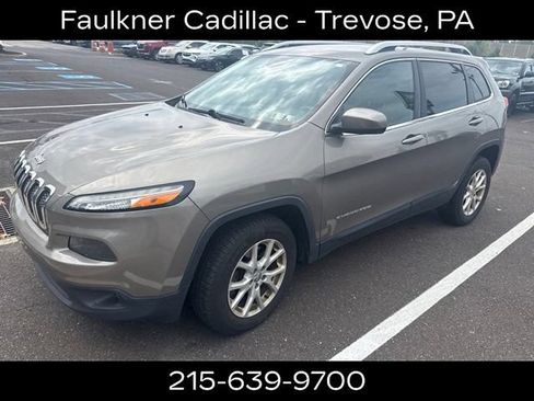 Used 2016 Jeep Cherokee Latitude w/ Cold Weather Group AWD/4WD image 8