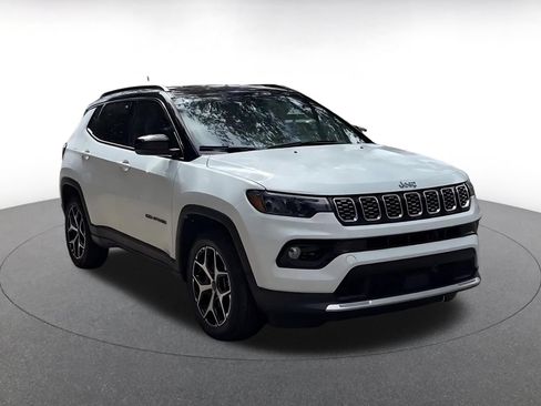Used 2025 Jeep Compass Limited AWD/4WD image 3