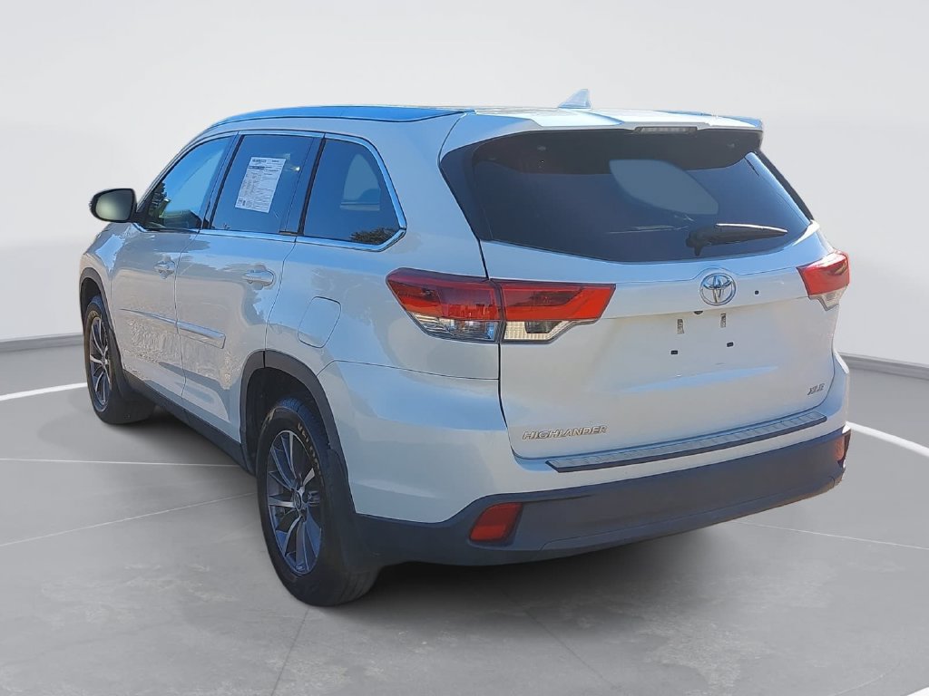 Used 2019 Toyota Highlander XLE FWD image 7