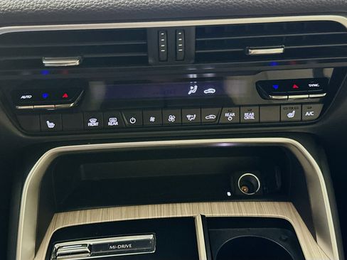 Used 2024 MAZDA CX-90 Plug-In Hybrid w/ Premium Pkg AWD/4WD image 24