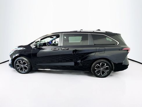 Certified 2025 Toyota Sienna Platinum AWD/4WD image 4