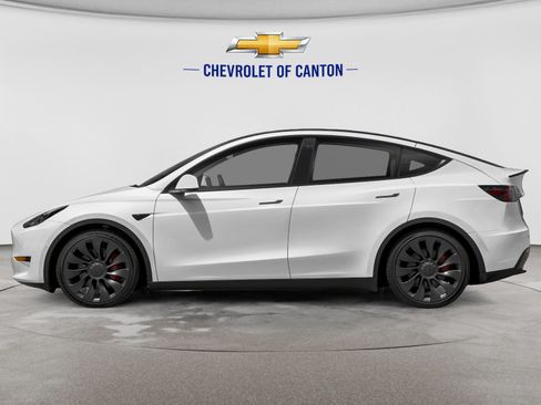 Used 2023 Tesla Model Y Long Range AWD/4WD image 3
