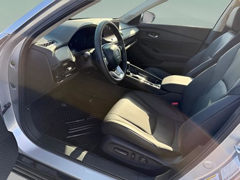 Used 2025 Honda Accord Touring image 9