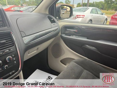 Used 2019 Dodge Grand Caravan SE w/ UConnect Hands-Free Group image 14