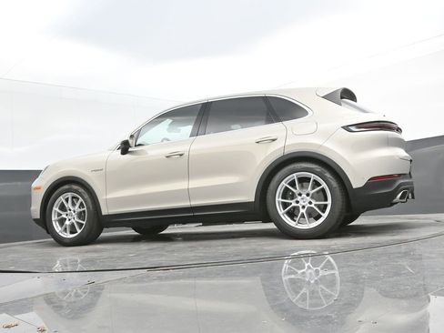 New 2025 Porsche Cayenne E-Hybrid AWD/4WD image 30