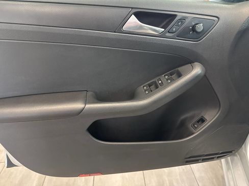 Used 2013 Volkswagen Jetta S image 15