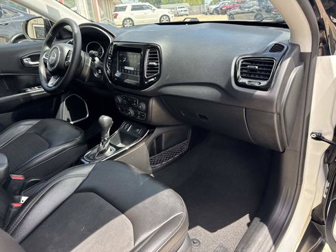 Used 2021 Jeep Compass Latitude FWD image 12