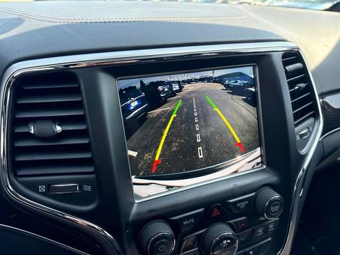 Used 2018 Jeep Grand Cherokee Overland AWD/4WD image 25