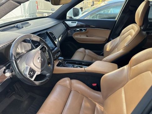 Used 2018 Volvo XC90 T6 Momentum w/ Convenience Package image 4