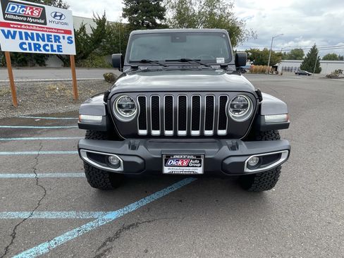 Used 2022 Jeep Wrangler Unlimited Sahara w/ LED Lighting Group AWD/4WD image 8