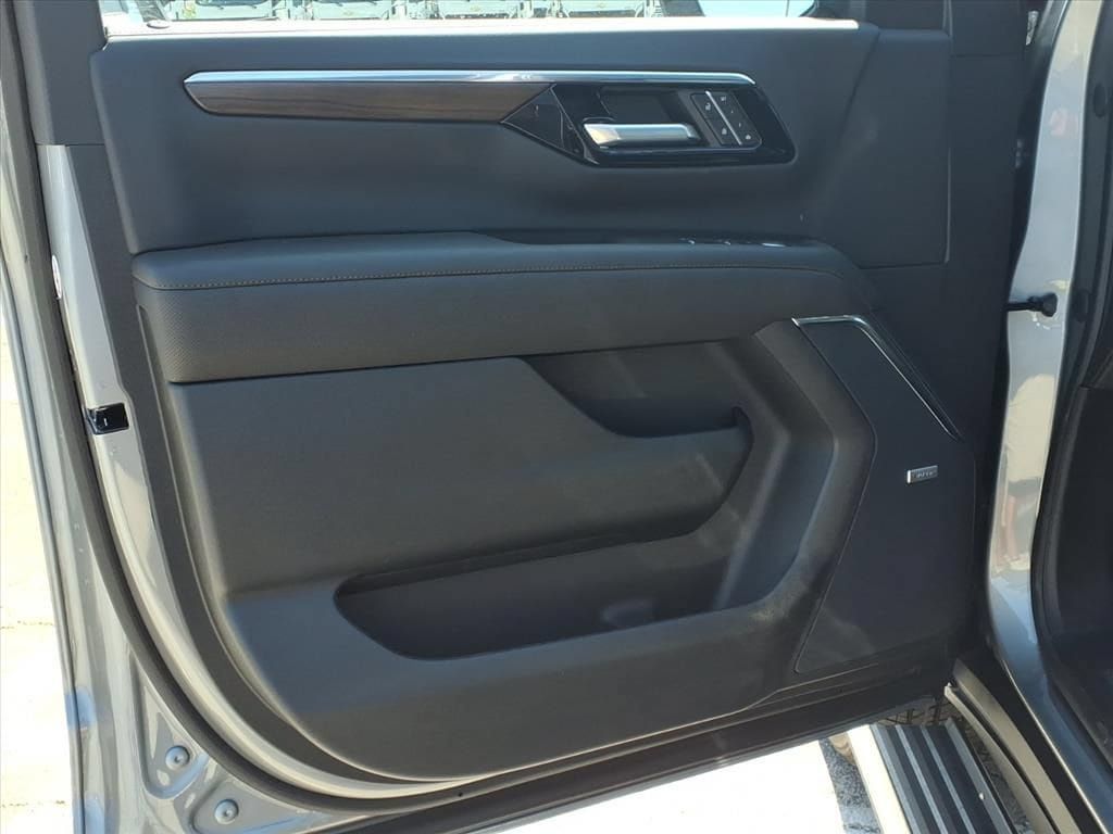 New 2026 Chevrolet Tahoe High Country AWD/4WD image 14