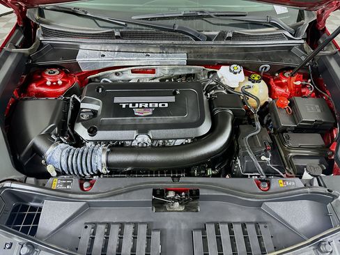 Used 2024 Cadillac XT4 Premium Luxury image 33