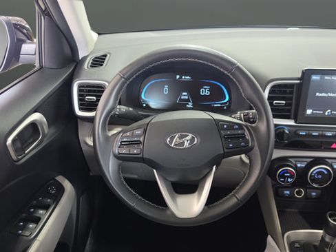 Certified 2025 Hyundai Venue SEL FWD image 16
