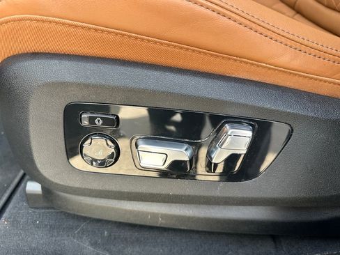 Used 2023 BMW X7 xDrive40i w/ M Sport Package image 18