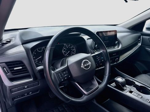 Used 2025 Nissan Rogue SV FWD image 9