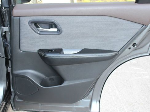 Used 2023 Nissan Rogue SV FWD image 48