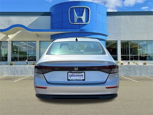 New 2025 Honda Accord SE image 3