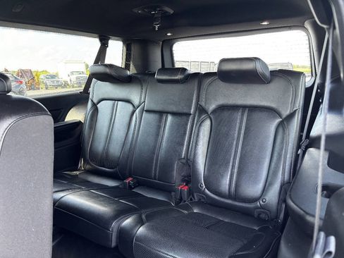 Used 2024 Jeep Wagoneer L Series II w/ Flexible Seating Group RWD image 20