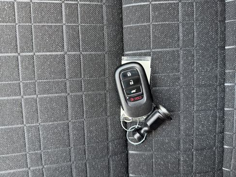 Used 2025 Honda HR-V LX image 10