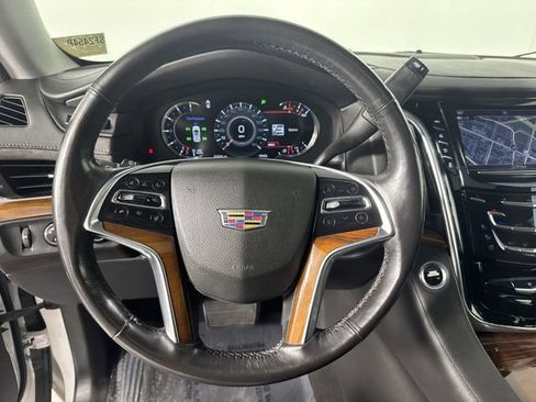 Used 2019 Cadillac Escalade ESV Luxury AWD/4WD image 11