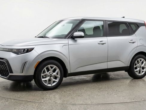 Used 2025 Kia Soul LX w/ LX Technology Package image 3