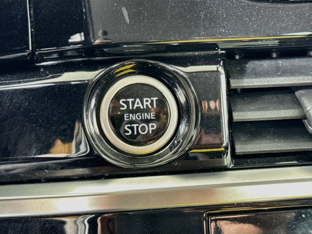 Used 2022 Nissan Pathfinder SV FWD image 17