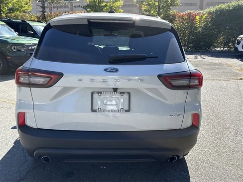 Used 2025 Ford Escape ST-Line image 5