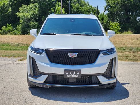 Used 2023 Cadillac XT6 Sport w/ Technology Package AWD/4WD image 2