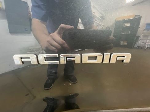 Used 2019 GMC Acadia SLE image 32
