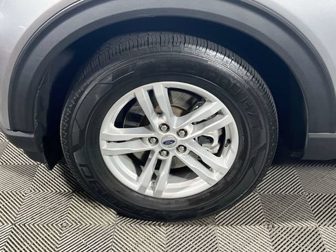 Used 2024 Ford Explorer XLT w/ Equipment Group 202A AWD/4WD image 28
