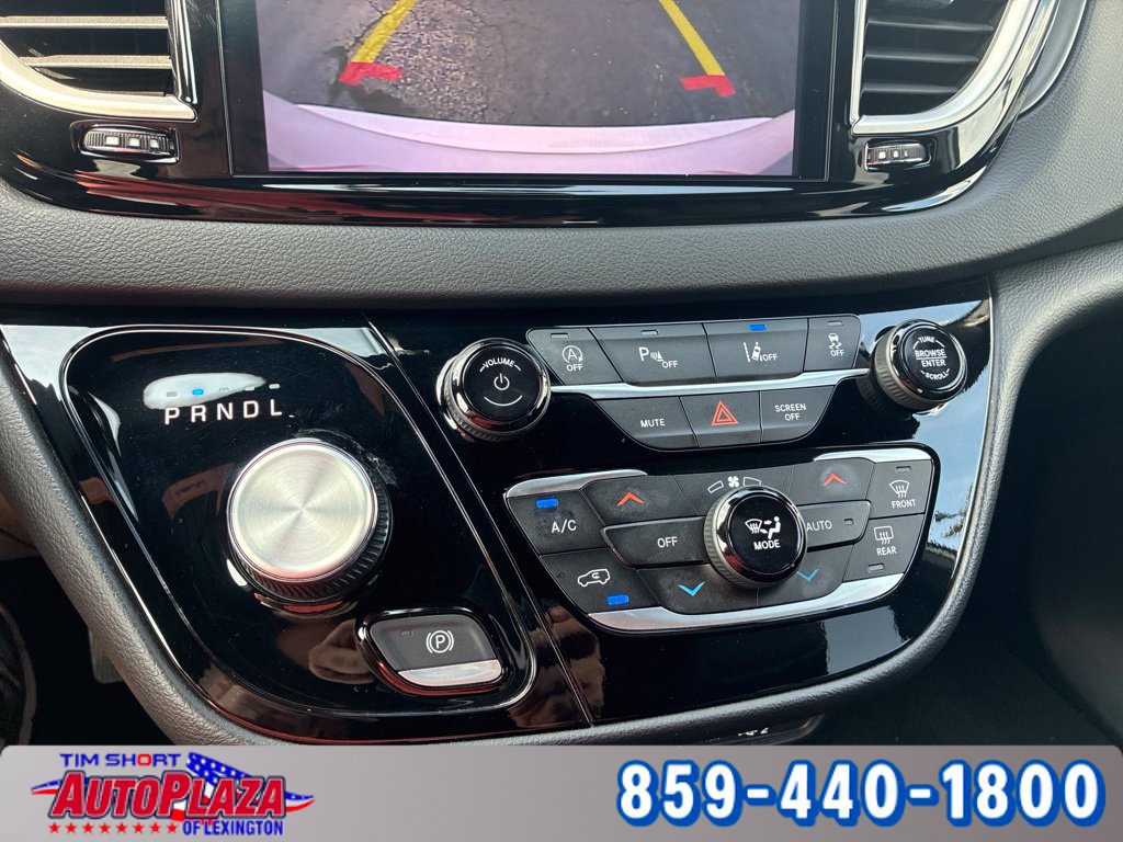 Used 2025 Chrysler Pacifica Select FWD image 31