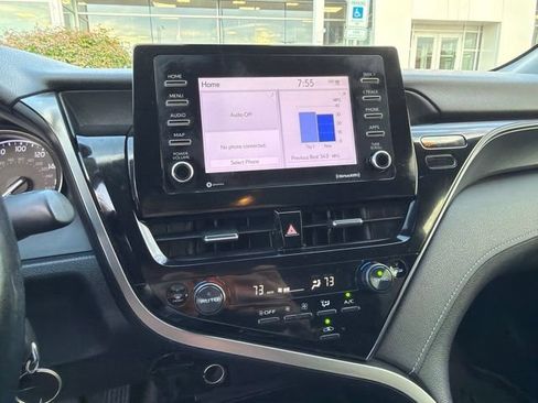 Used 2022 Toyota Camry SE w/ Cold Weather Package FWD image 11