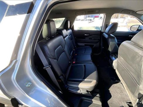 Certified 2024 Nissan Pathfinder SL image 16